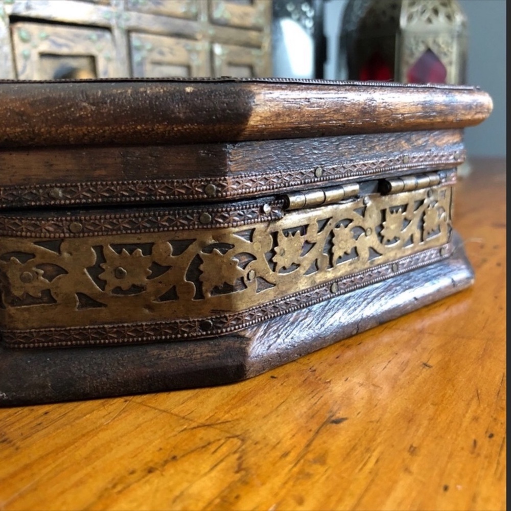 Antique East Indian Dresser Box - Picture 15 of 16